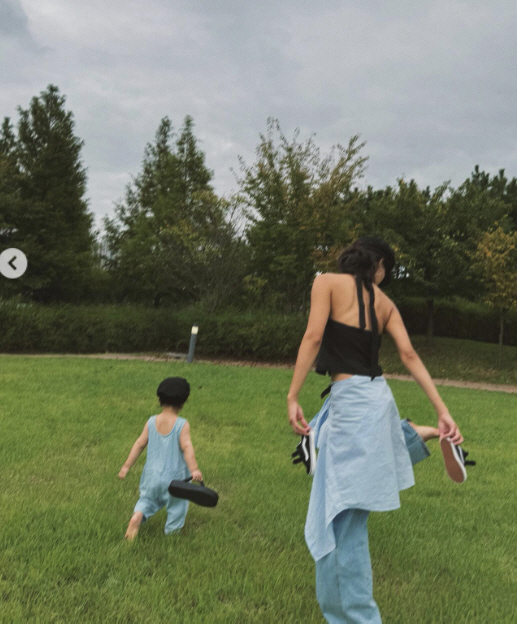 문가비, '정우성 혼외자' 18개월 아들 최초 공개..."한 아이 엄마로…