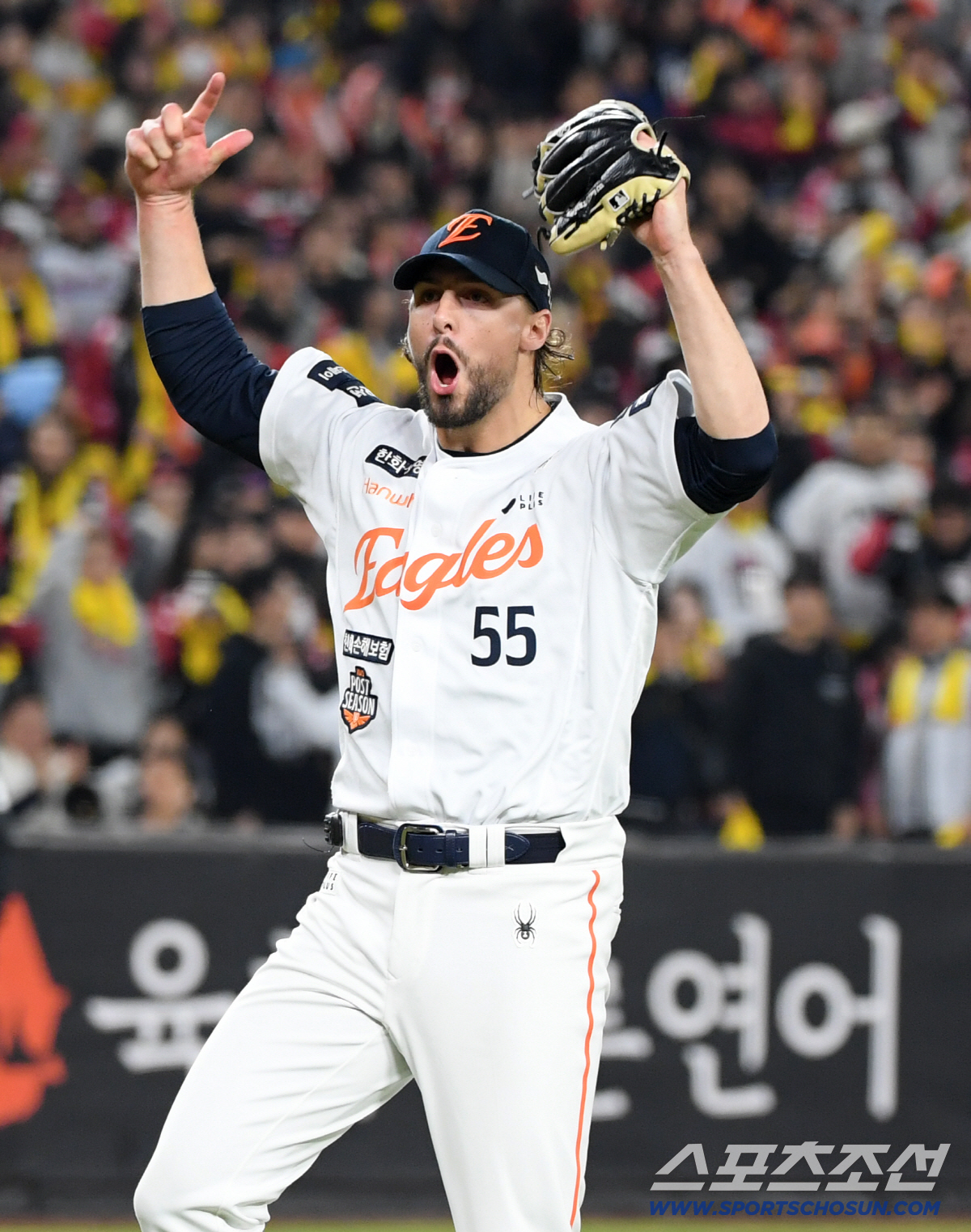 눈물샘 터진 35세 캡틴 '이건 드라마로 만들어도 욕 먹는 거잖아요’ […