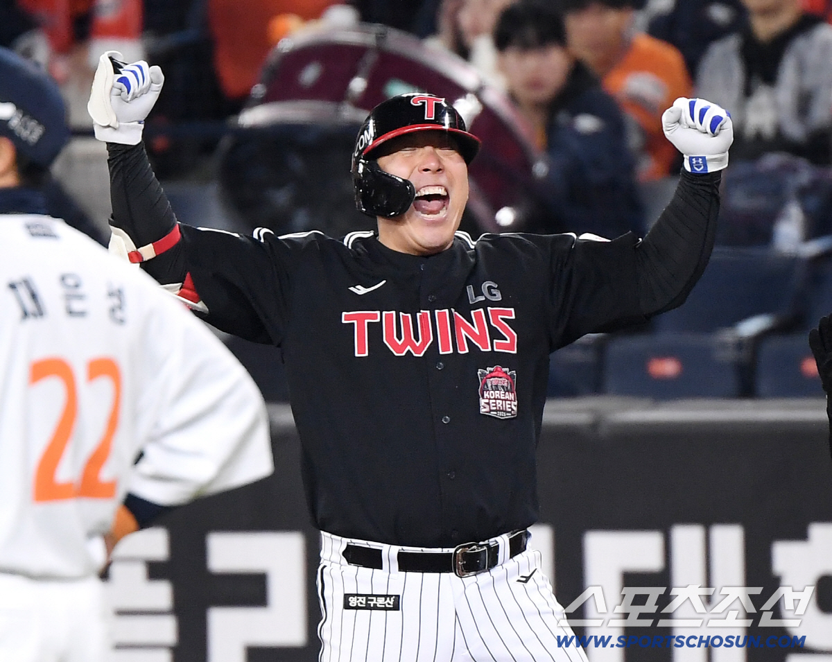 눈물샘 터진 35세 캡틴 '이건 드라마로 만들어도 욕 먹는 거잖아요’ […