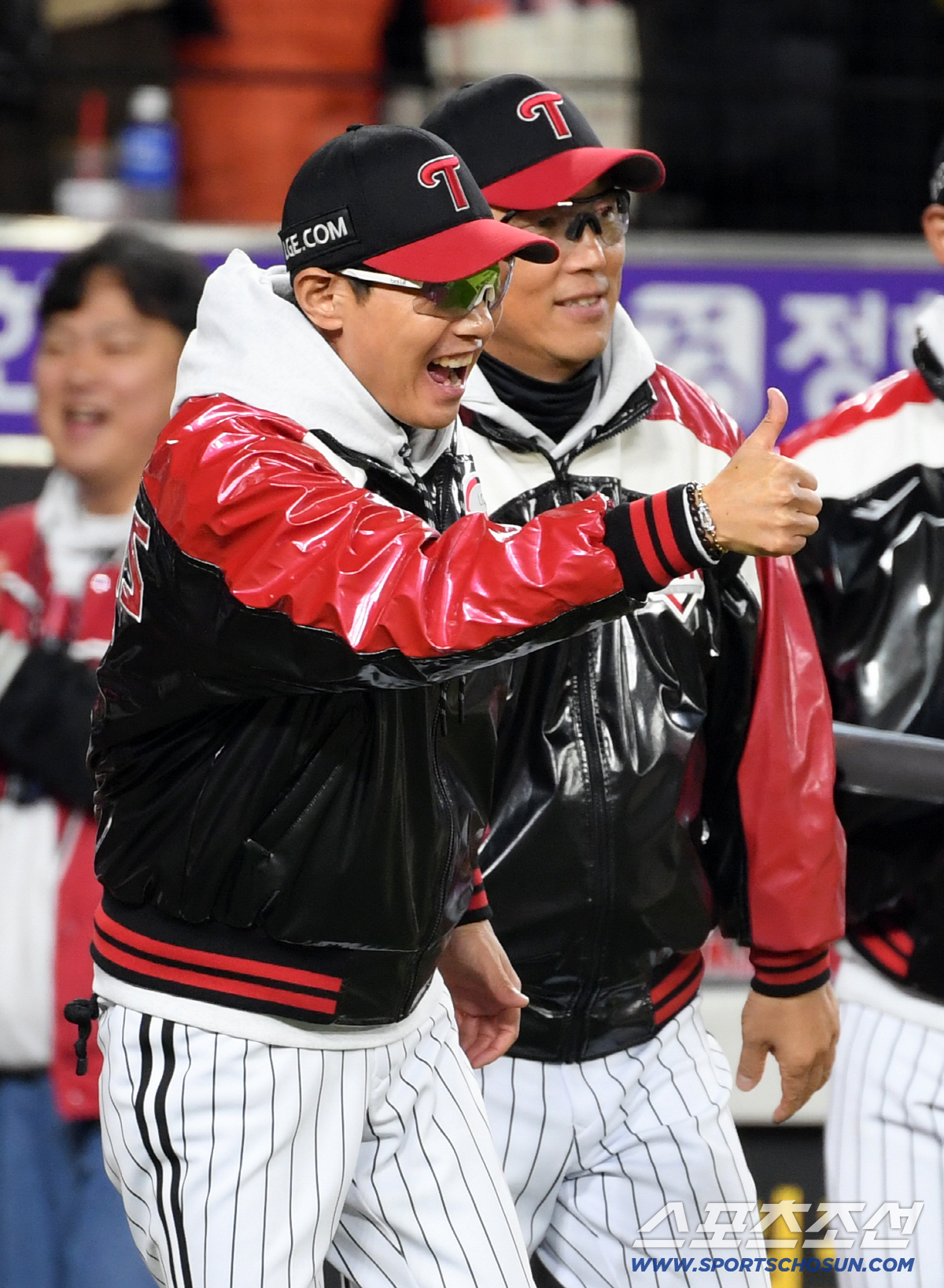 '기쁨의 눈물 흘린 주장' 박해민 놀리는데 진심인 쌍둥이네, 엄지척 날린…