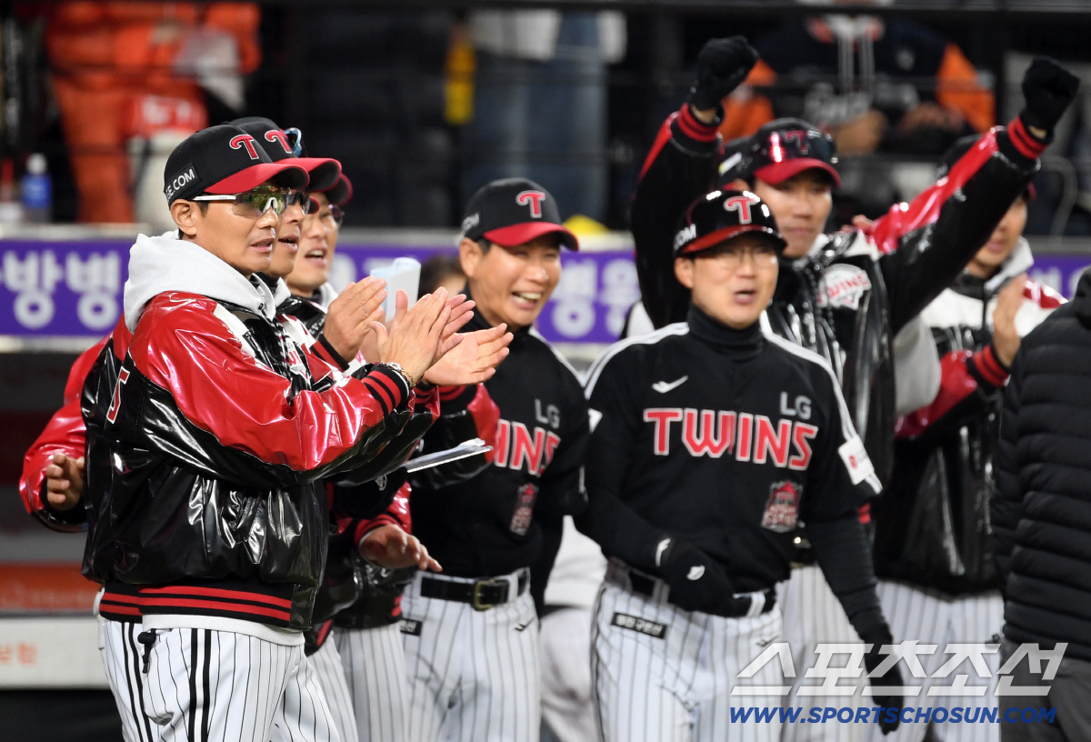 '기쁨의 눈물 흘린 주장' 박해민 놀리는데 진심인 쌍둥이네, 엄지척 날린…