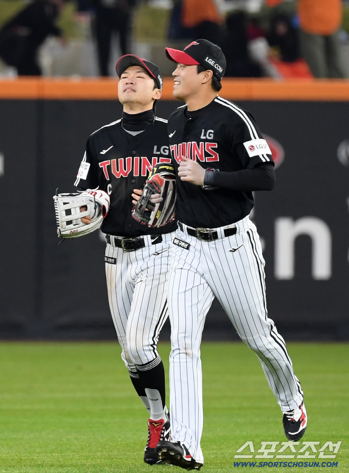 '기쁨의 눈물 흘린 주장' 박해민 놀리는데 진심인 쌍둥이네, 엄지척 날린…