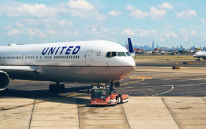 객실 노트북, 화물칸으로 떨어져…비행기 이륙 1시간 만에 회항