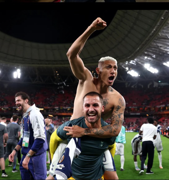 "흥민 형, 나 은퇴했어" 유로파 우승→27살에 축구 접은 토트넘 '히피…