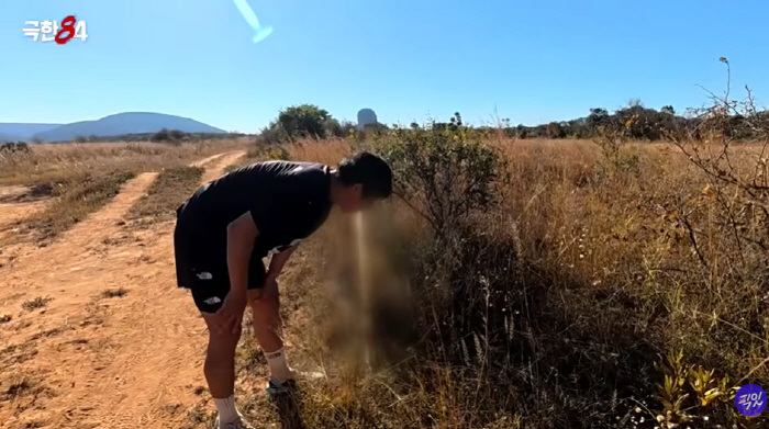 기안84, 결국 쓰러졌다...마라톤 도전 중 구토까지 "이건 지옥" ('…