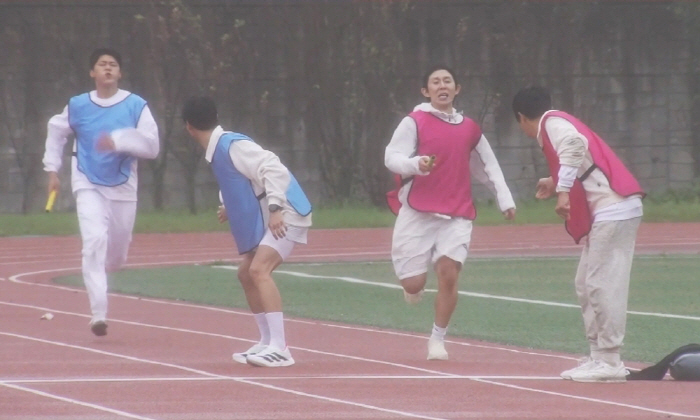 기안84vs민호, 자존심 건 이어달리기 경쟁..."누가 죽어야 끝나는 게…