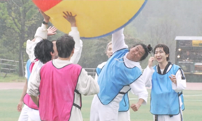 기안84vs민호, 자존심 건 이어달리기 경쟁..."누가 죽어야 끝나는 게…