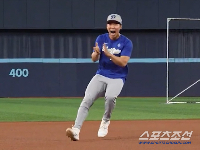 벼랑끝 위기에서 감독이 '몸개그' 시전. 김혜성과 달리기 대결 중 앞으로…