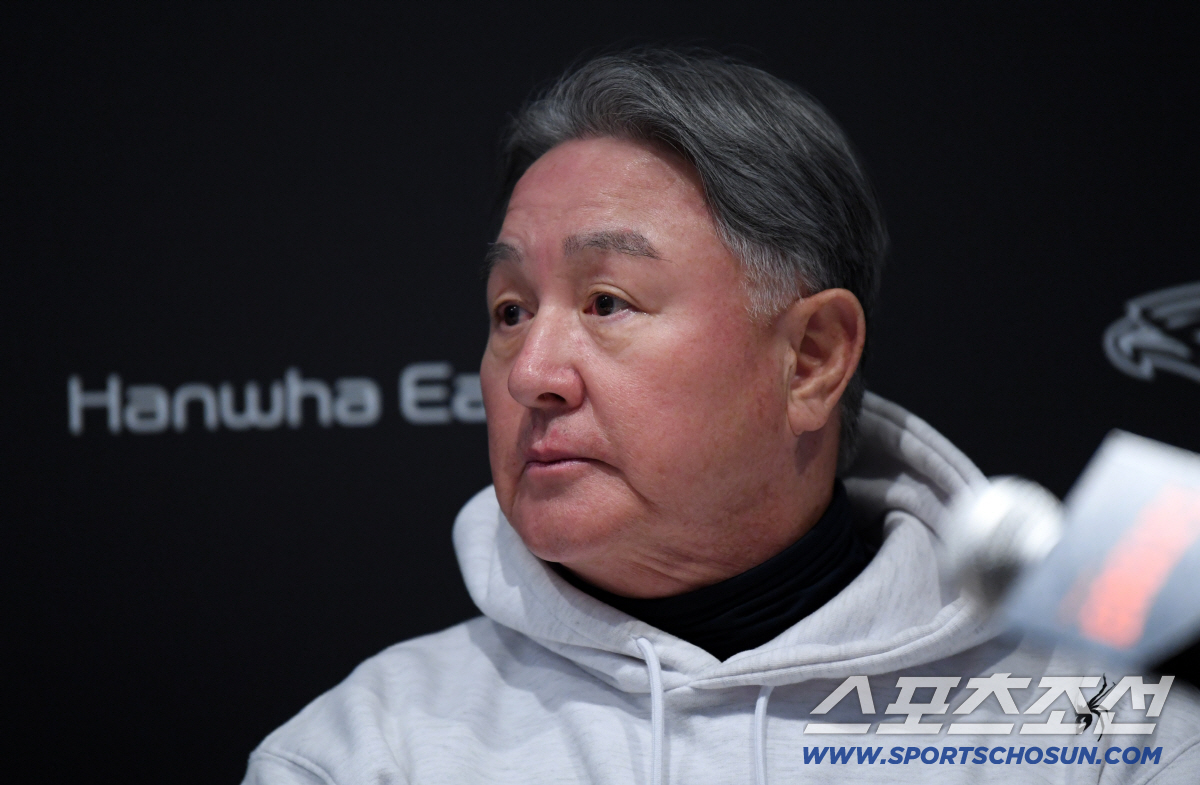 [포토] 김경문 감독 '생각이 많은 표정'