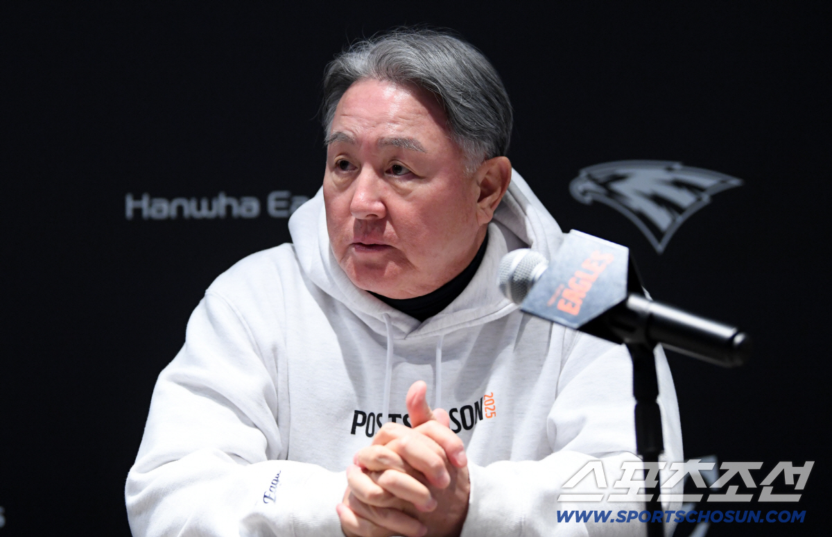 [포토] 김경문 감독 '한국시리즈 5차전 앞두고 인터뷰'