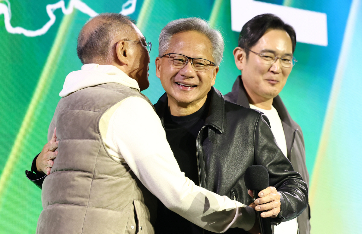 '부자보이즈'젠슨황X이재용X정의선 회장,이렇게 힙한 '치맥 브로맨스'라니…