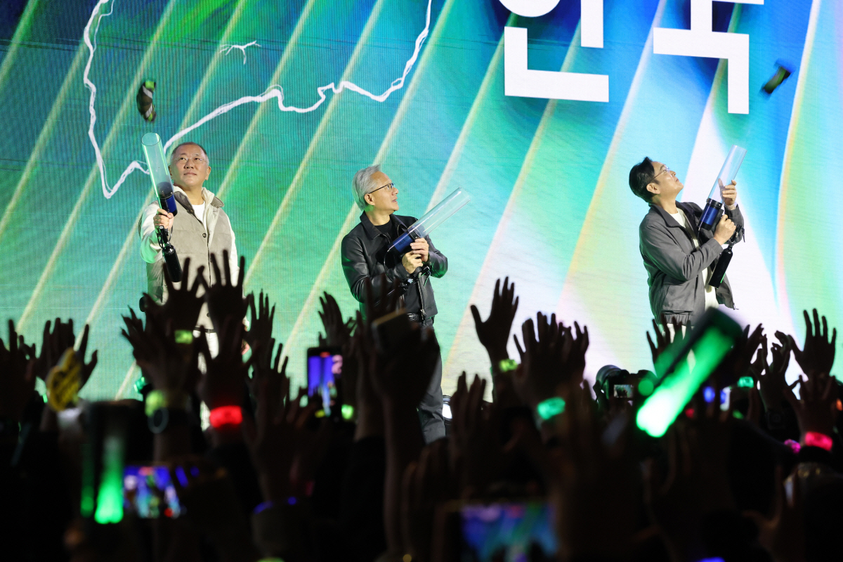 '부자보이즈'젠슨황X이재용X정의선 회장,이렇게 힙한 '치맥 브로맨스'라니…