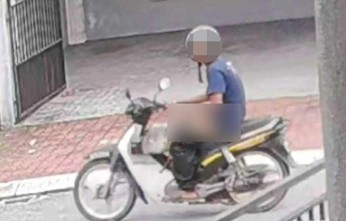오토바이 남성 바지 내리더니 '주요 부위' 노출…"얼굴 공개해라"