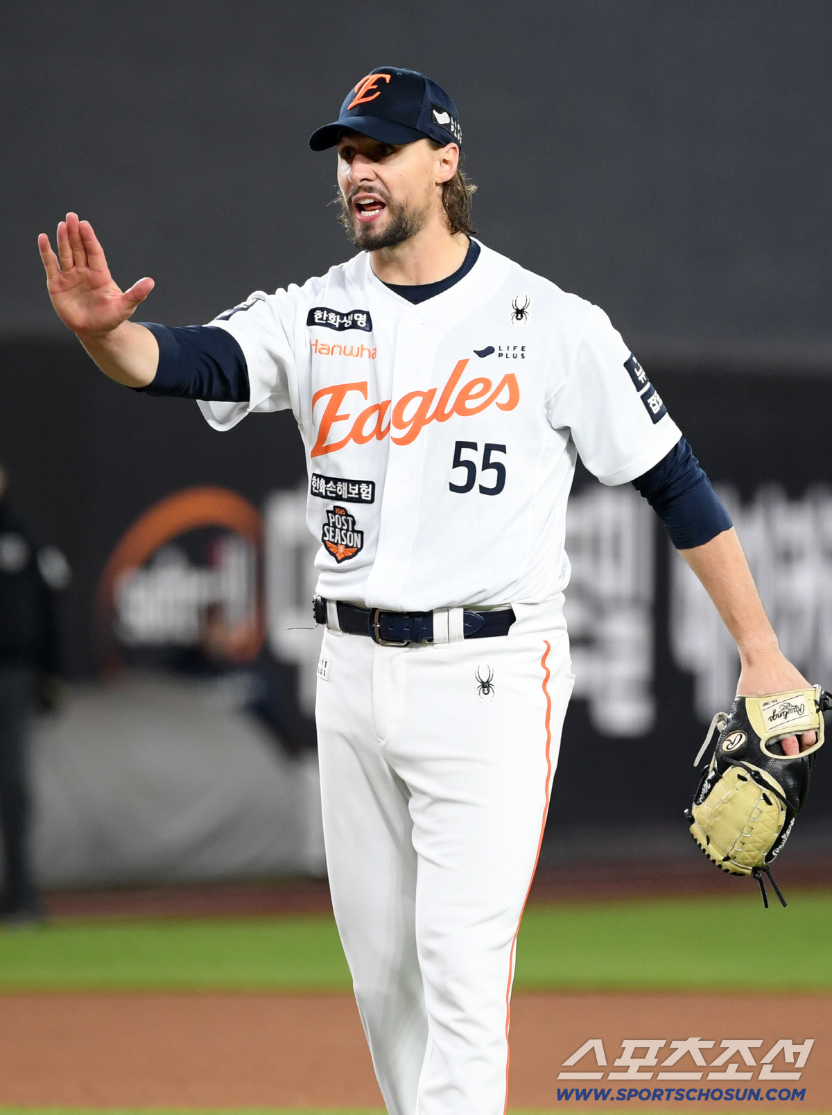 최고의 결혼기념일 될 수 있었는데…벤치 향한 격렬 강판 거부 "어떻게든 …