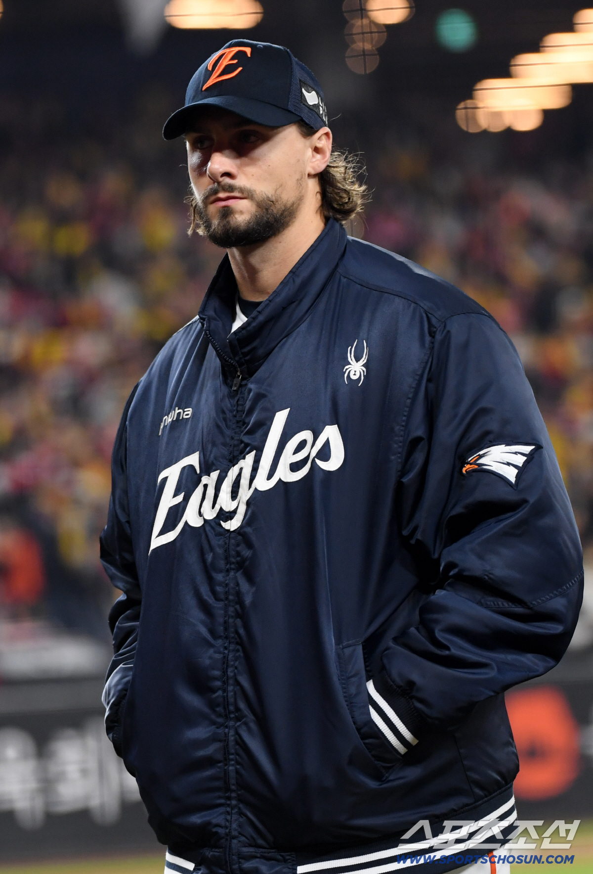 최고의 결혼기념일 될 수 있었는데…벤치 향한 격렬 강판 거부 "어떻게든 …