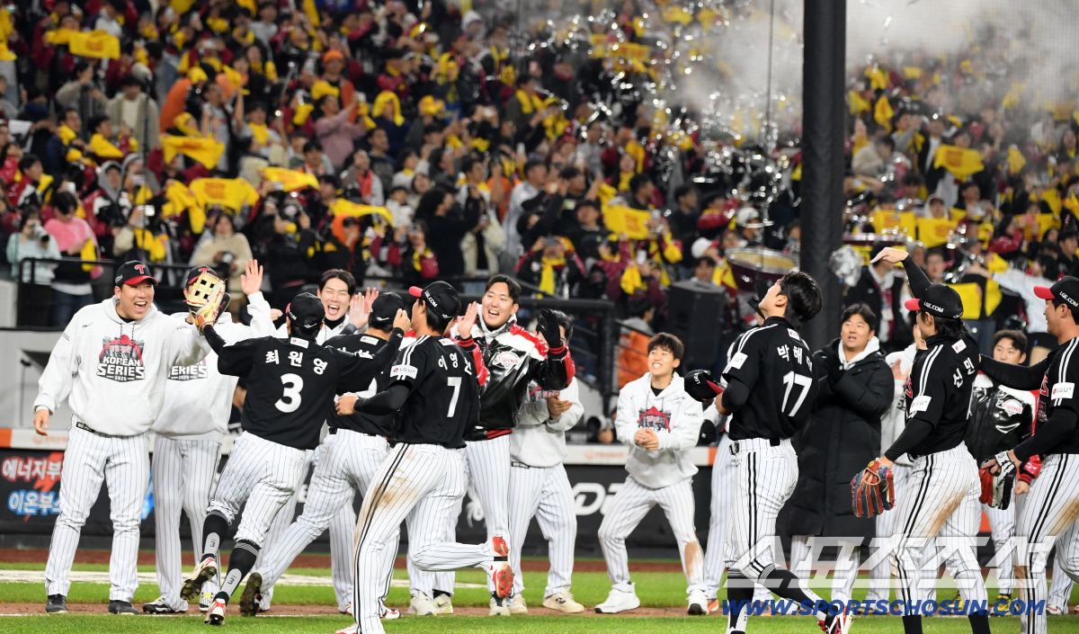 "와이스는 완벽했다." 염갈량도 엄지척. 필승조 아끼고 역전승 "이제 매…