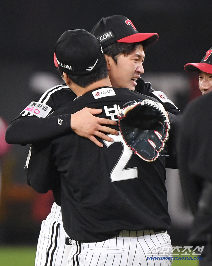 '나 한번만 살려줘라' 병살타에 맘졸였던 박해민의 눈물. "내가 생각해도 뜬금없는 타이밍"[KS5]