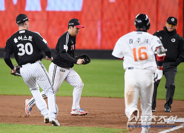 도대체 안타를 몇 개나 훔쳐 가는거야? 속타는 한화, LG 호수비 퍼레이드 '미쳤다'