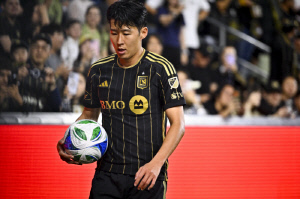 '손흥민한테 그냥 들이박아!' 괴상 전략에 분노한 LAFC 감독 