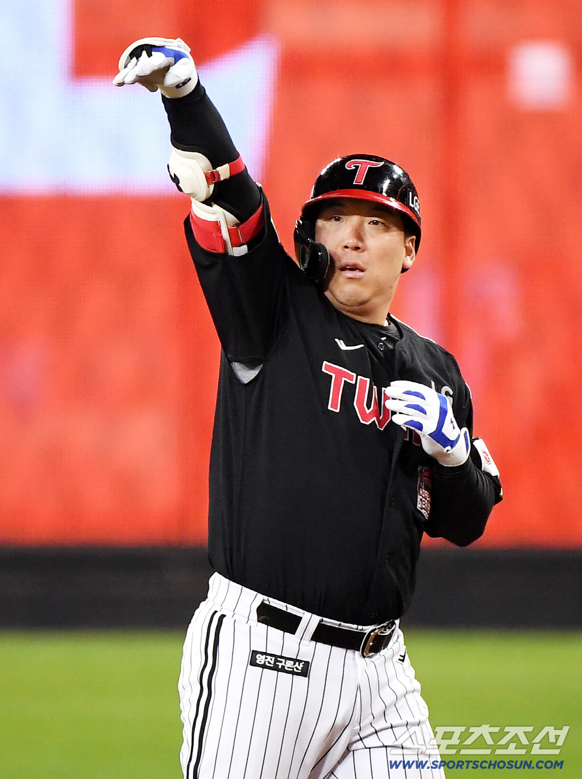 '2025 최강팀은 LG 트윈스' 4승1패 징검다리 우승, V4 완성. …