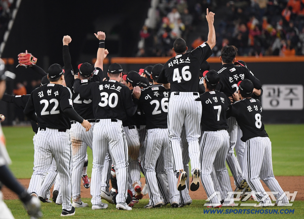'2025 최강팀은 LG 트윈스' 4승1패 징검다리 우승, V4 완성. …