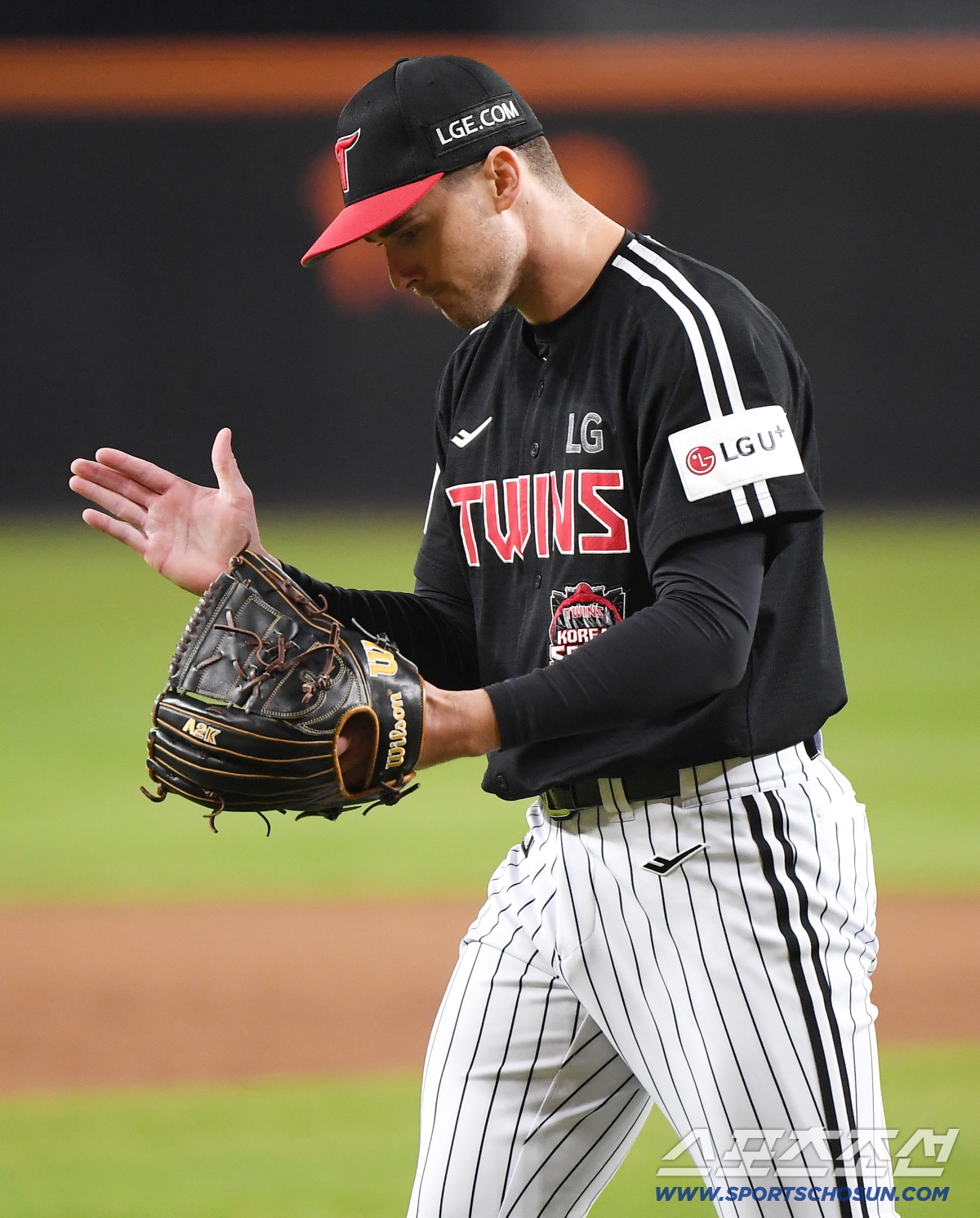 '2025 최강팀은 LG 트윈스' 4승1패 징검다리 우승, V4 완성. …