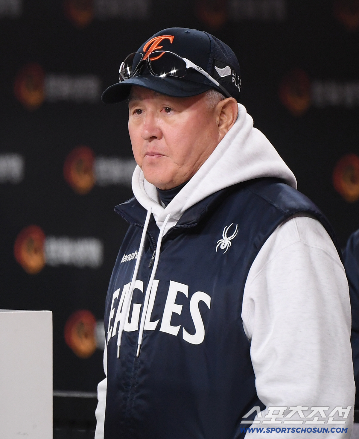 5번째 준우승 김경문 감독 "항상 2등은 아쉽다. LG 축하. 선수들, …