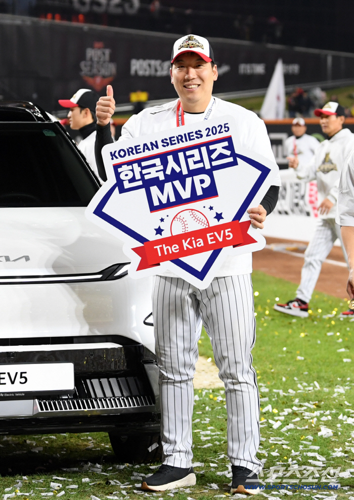 병살타 치고 울었던 어린 김현수가 이젠 반지 3개에 한국시리즈 MVP. 2008년의 나에게 "그냥 못해라. 그때처럼"[KS 인터뷰]