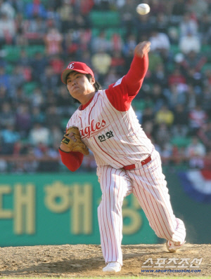 2006년에도, 2025년에도 '불펜 엔딩' …19년 세월에도 변하지 않은 헌신, 우승이 이렇게나 어렵다