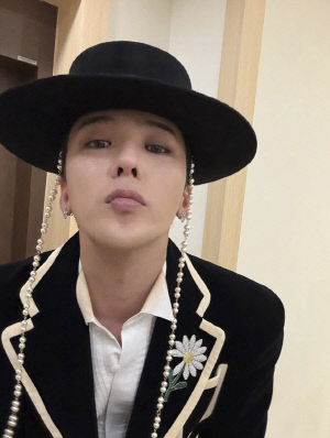 갓 쓴 지드래곤..APEC 정상들, ‘찰칵’ 휴대폰 촬영