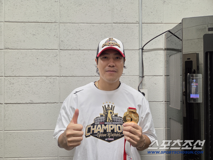 방출 → LG 헐값 계약 → 우승 또 우승! '진정한 헌신좌' 이제야 전하는 진심. "너무 힘든 시간, 이 이야긴 꼭 써주세요"