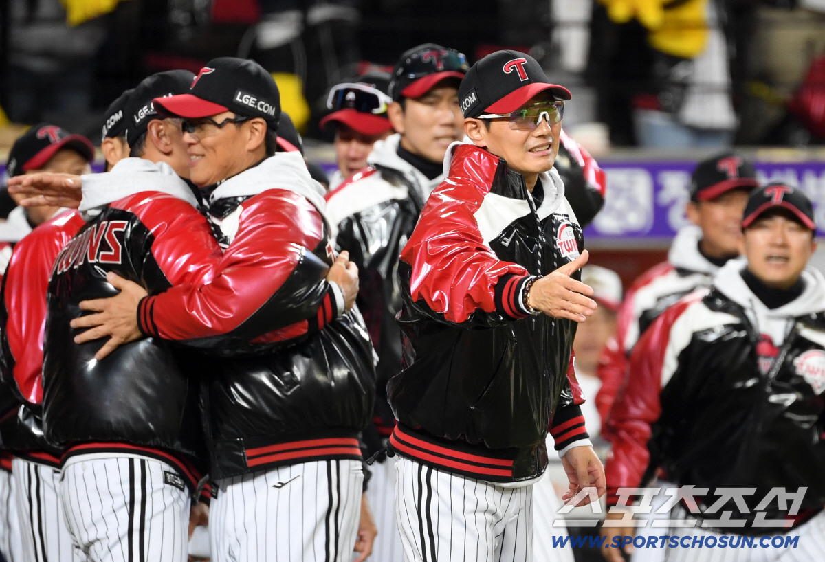 'NO 3연투'로 우승한 21세기 최초의 감독 → 역대 최고의 '관리자'…