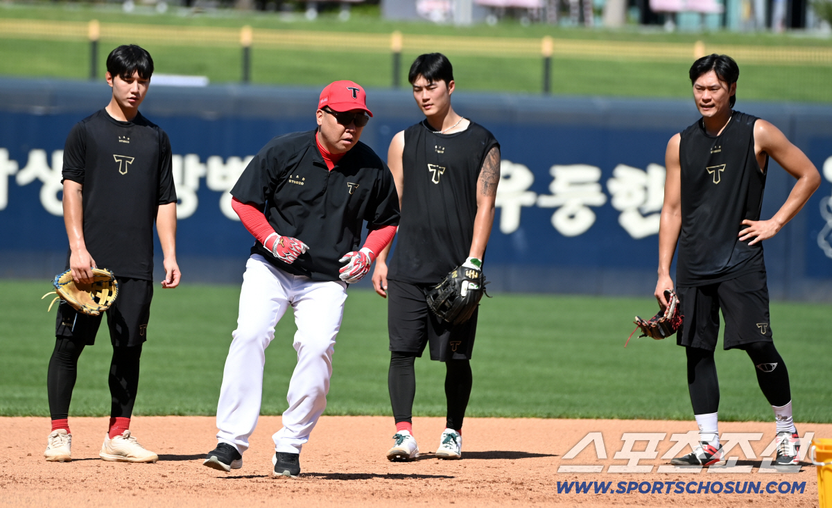 '단장 불참 예고' FA 유출 대비 KIA, 오키나와행 30명 확정…신인…