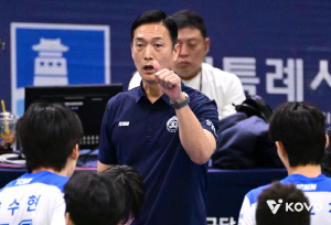 첫 승 제물이라니.. 감독 표정이 굳었다 → 쏟아진 범실 