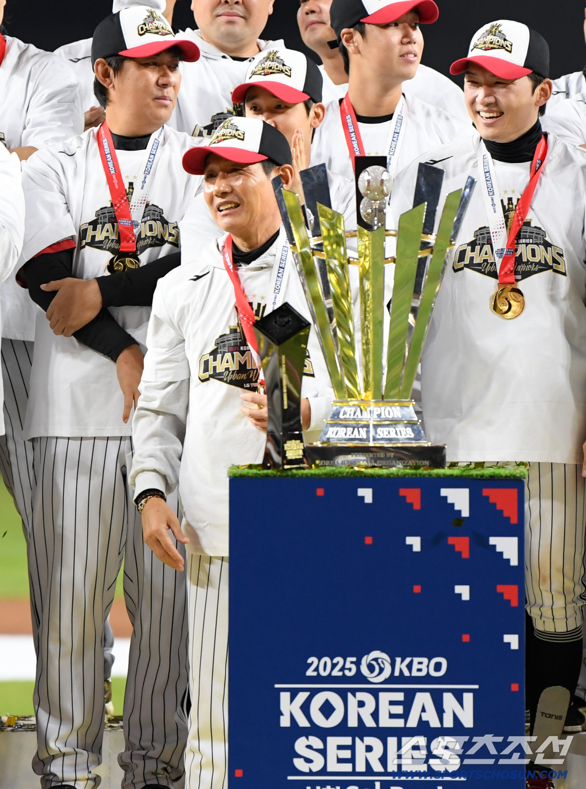 [포토] 통합우승 LG 염경엽 감독 '또 해냈다'