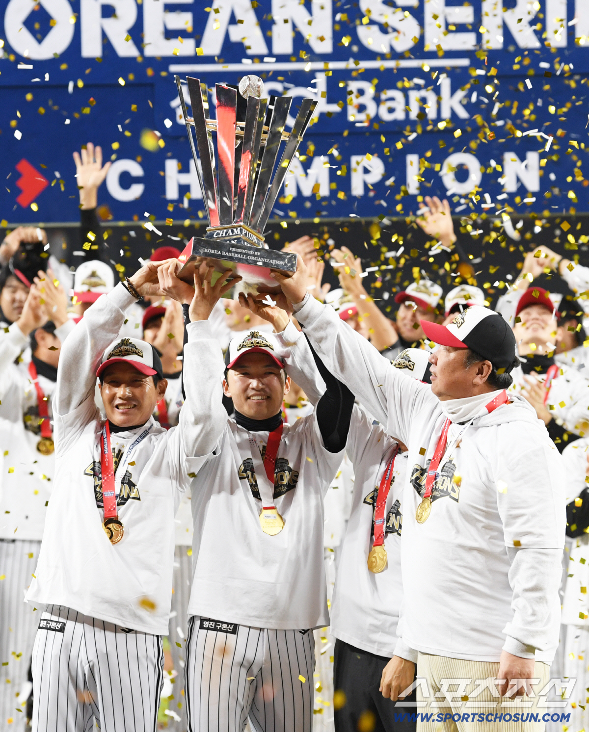 '157억 역대급 흥행' LG 80억 규모 돈방석 오른다…KIA의 지난해…