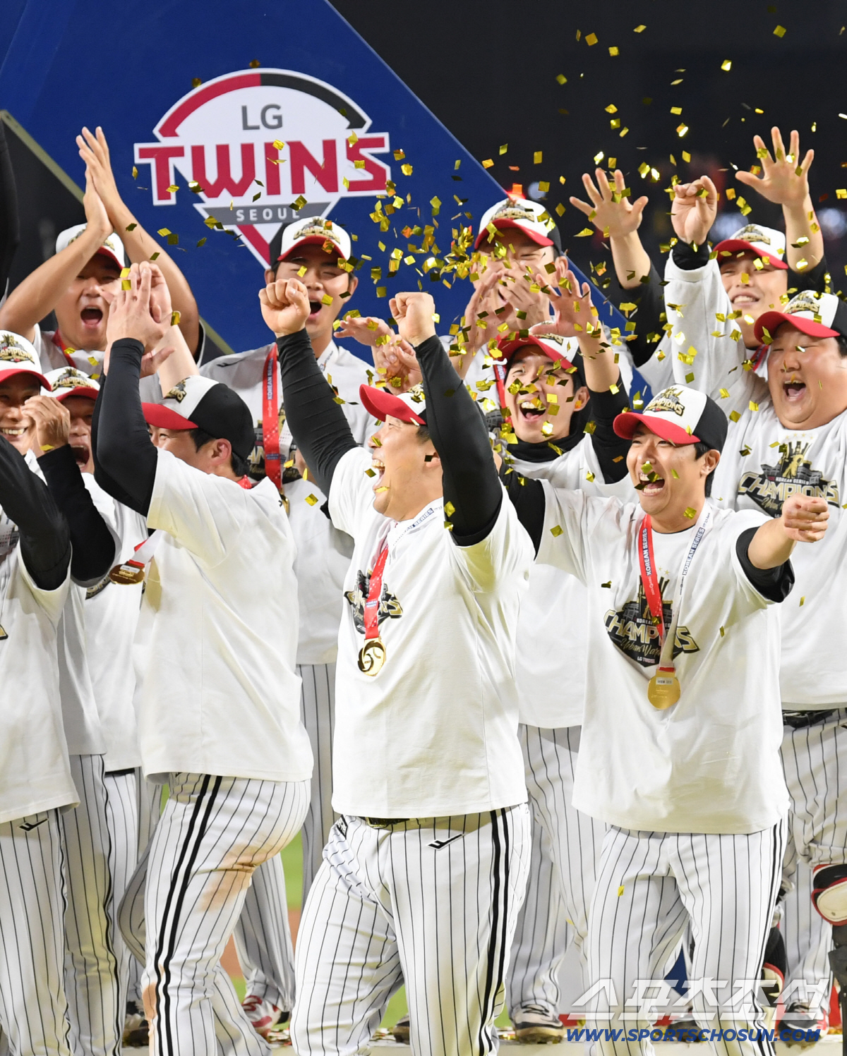 '157억 역대급 흥행' LG 80억 규모 돈방석 오른다…KIA의 지난해…