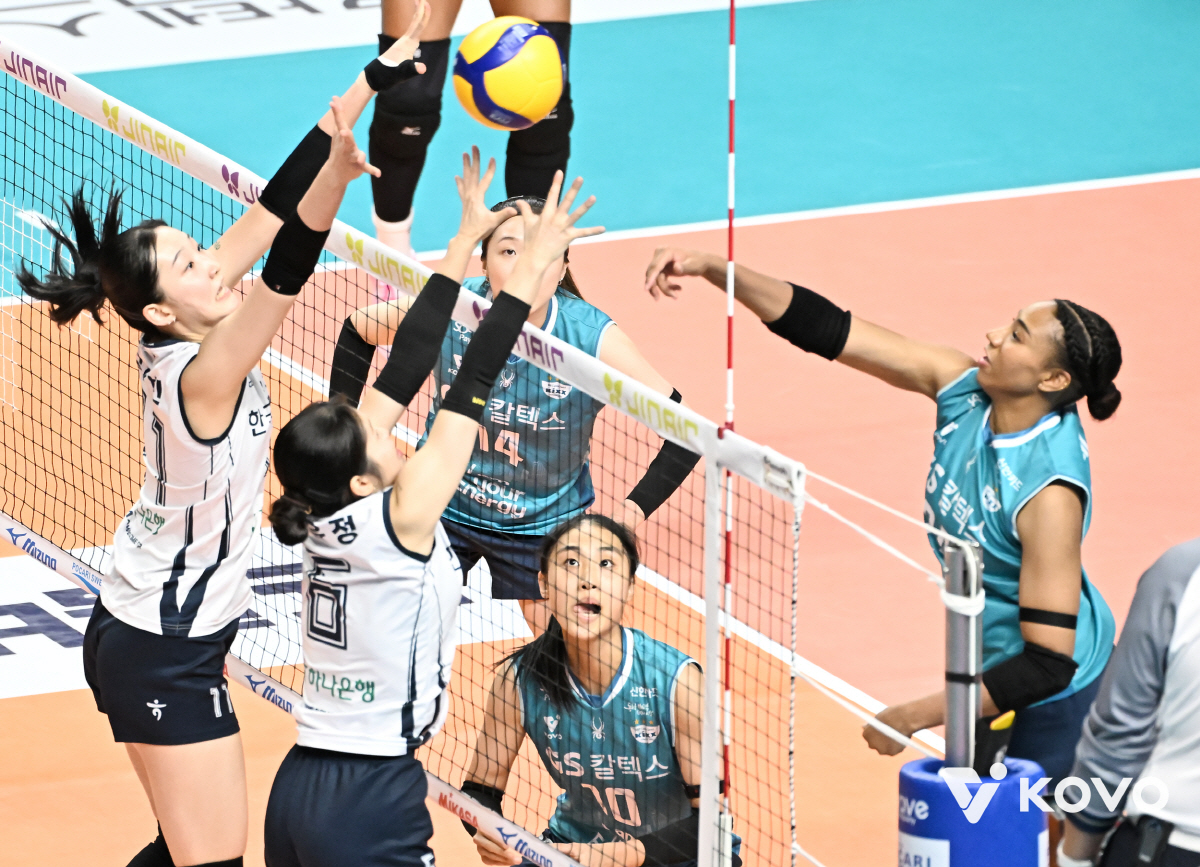 '카메룬 괴물 개인 新 45점 대폭격' 도로공사 1위 도약, GS 꺾고 …