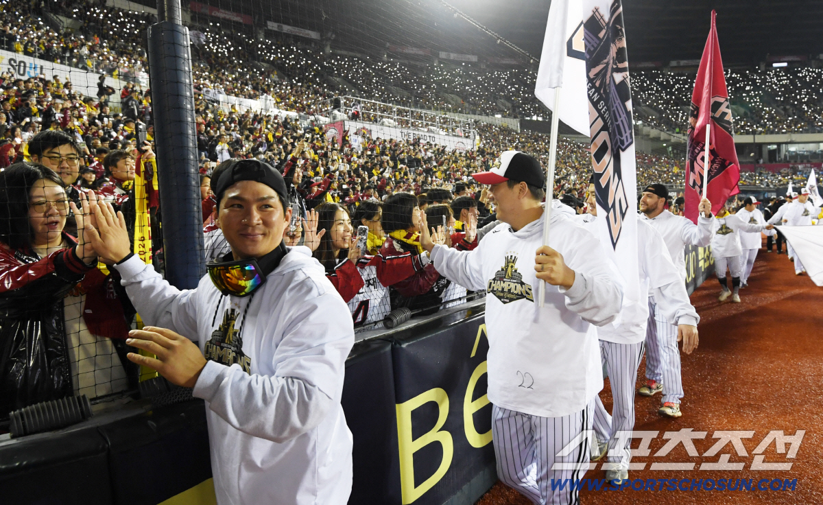 [포토] 박해민-김현수 '팬들에게 더 가까이'