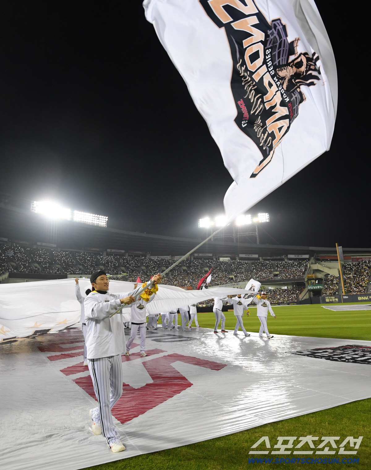 [포토] 우승 캡틴 박해민 '나를 따르라'