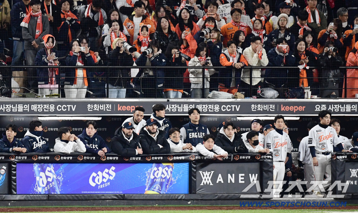 한화는 배가 아파 LG 샴페인 파티 못하게 했을까...그건 너무 치졸한데…