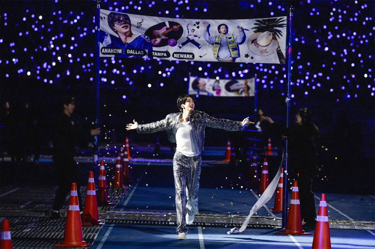 BTS 진, 앙코르 팬콘서트 피날레…제이홉·지민·뷔·정국 지원사격, 완전…