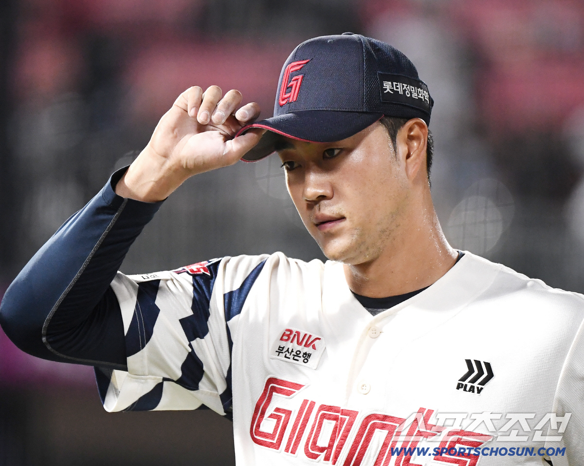 '160km' 벽도 넘었다. 은퇴 각오했던 1m97 거인의 대반전…윤성빈…