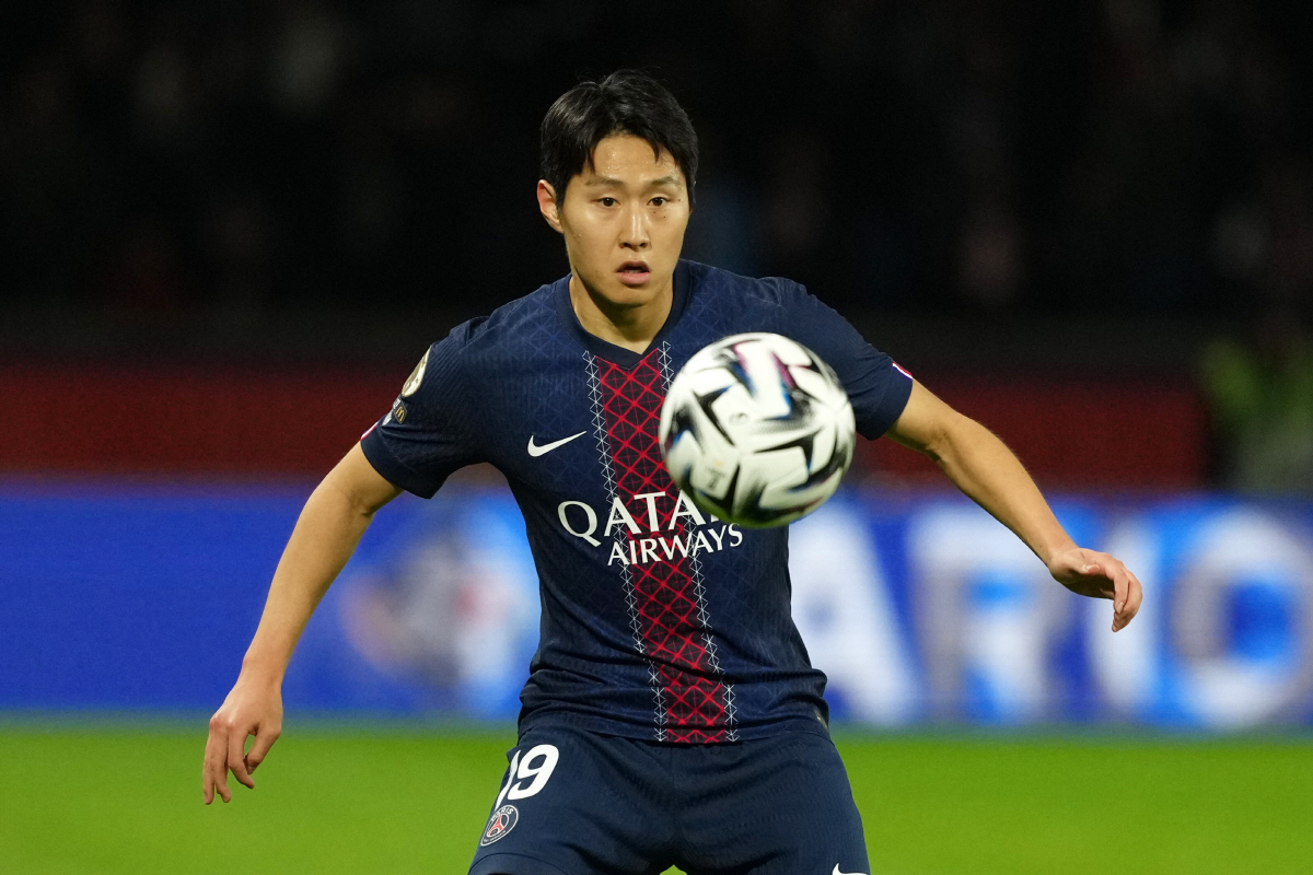 '코너킥 장인 돌아왔다' PSG 이강인, 복귀전에서 결승골 기점 코너킥 …