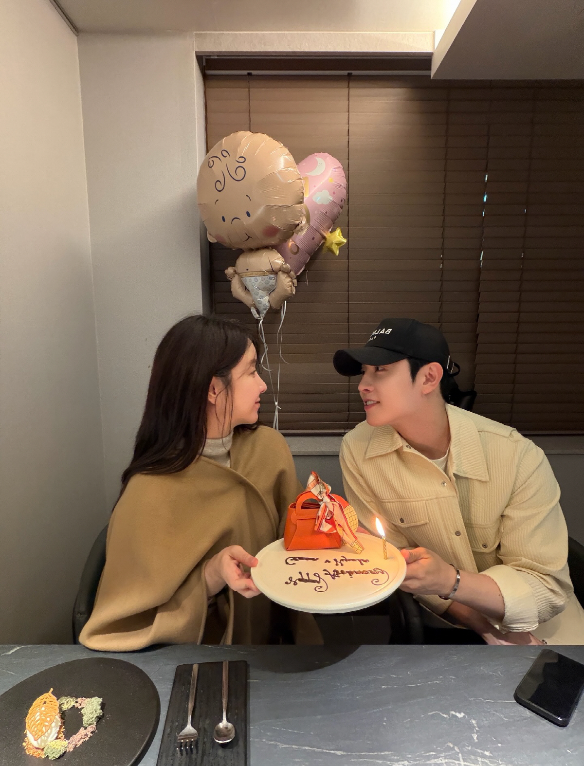 '임신 22주' 은가은, 통통해진 얼굴 자랑…♥박현호와 고급 레스토랑 데…