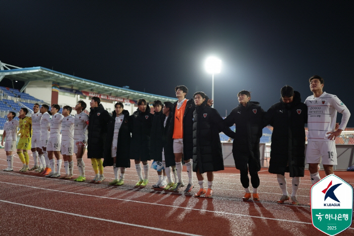 '올 시즌 유일한 전 구단 상대 승리' 포항, 간절함으로 극복한 김천 징…