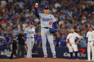 '천만관객 시나리오다. 낭만야구 한도초과!' 명승부 of 명승부, 다저스 연장 대역전극으로 월드시리즈 2연패! 0-3→4-4→5-4, 야마모토 구원등판 총력전. 9회 로하스 동점포 연장 11회 스미스 결승포까지 완벽했다