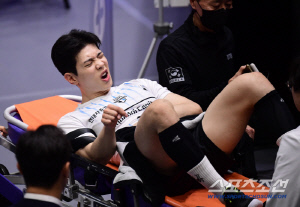 주전세터 '부상 이탈' 초대형 악재 → 현재 상황은? 때맞춰 돌아온 1m95 장신 세터가 있다 