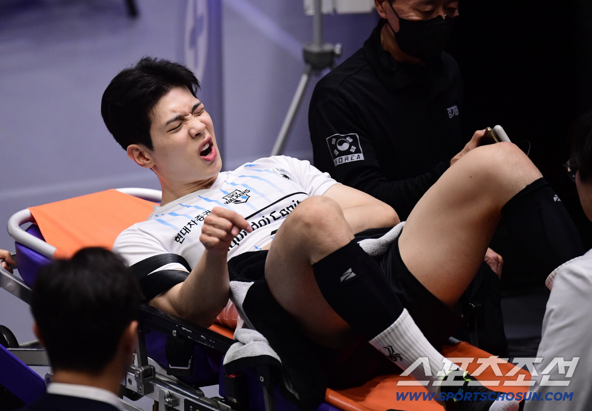 주전세터 '부상 이탈' 초대형 악재 → 현재 상황은? 때맞춰 돌아온 1m…