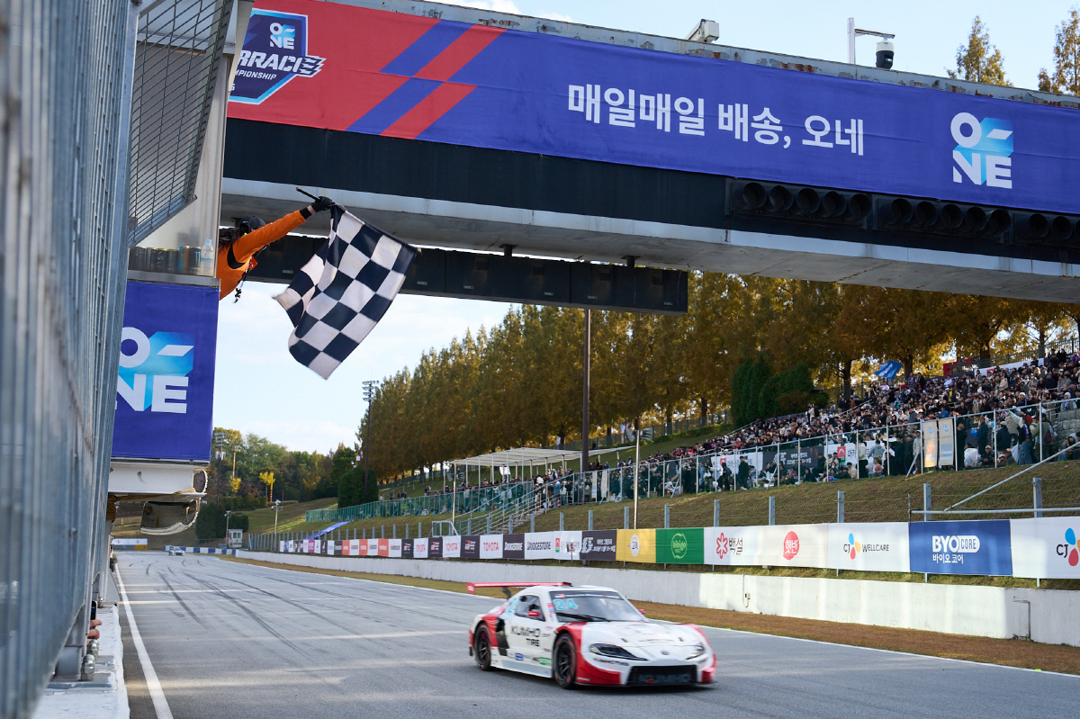 이창욱, 슈퍼레이스 시즌 첫 드라이버 챔프 등극하며 20대 영건 드라이버…